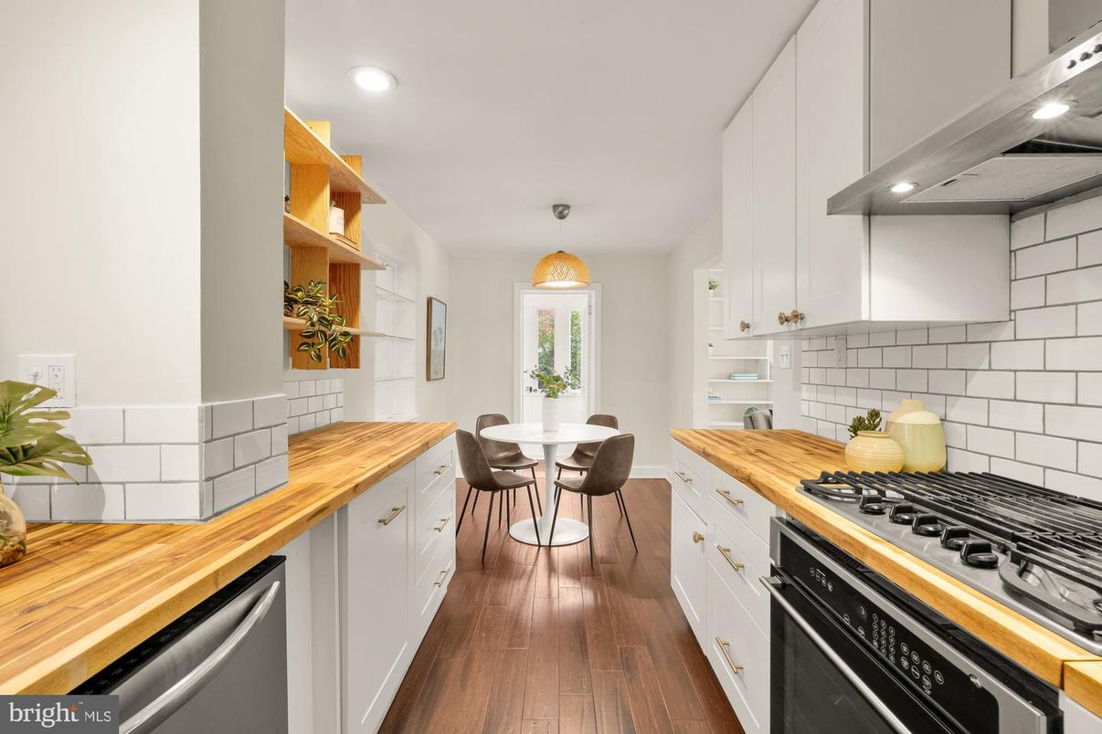 Dining room, Interior, Kitchen, Recessed Lighting, Stainless Steel Appliances, Wood Texture Flooring