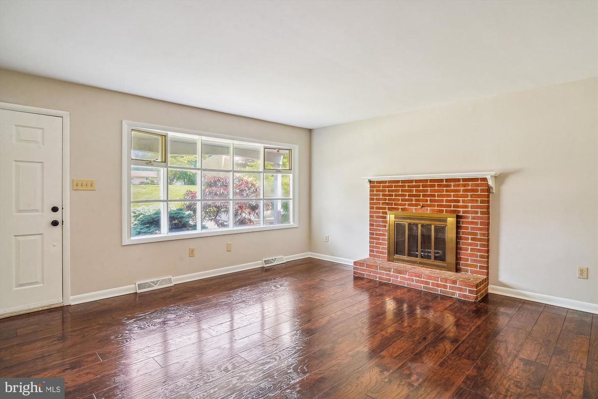 Empty room, Fireplace, Interior, Wood Texture Flooring