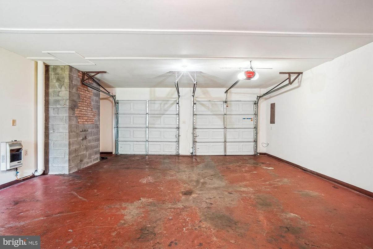 Garage, Interior, Stone Walls