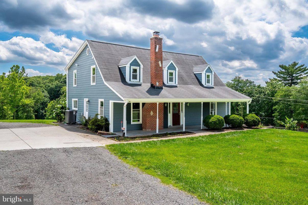 Backyard, Exterior, Facade, Cape Cod