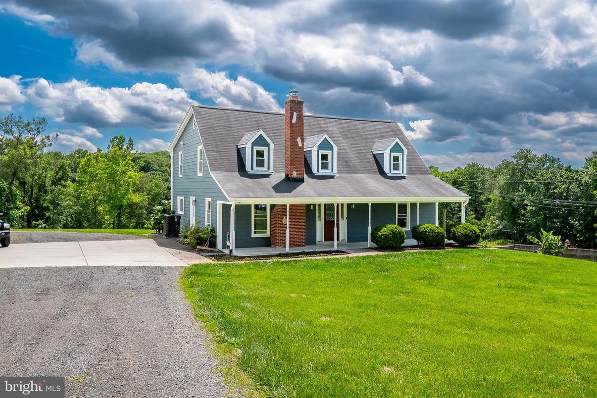 Backyard, Exterior, Facade, Cape Cod