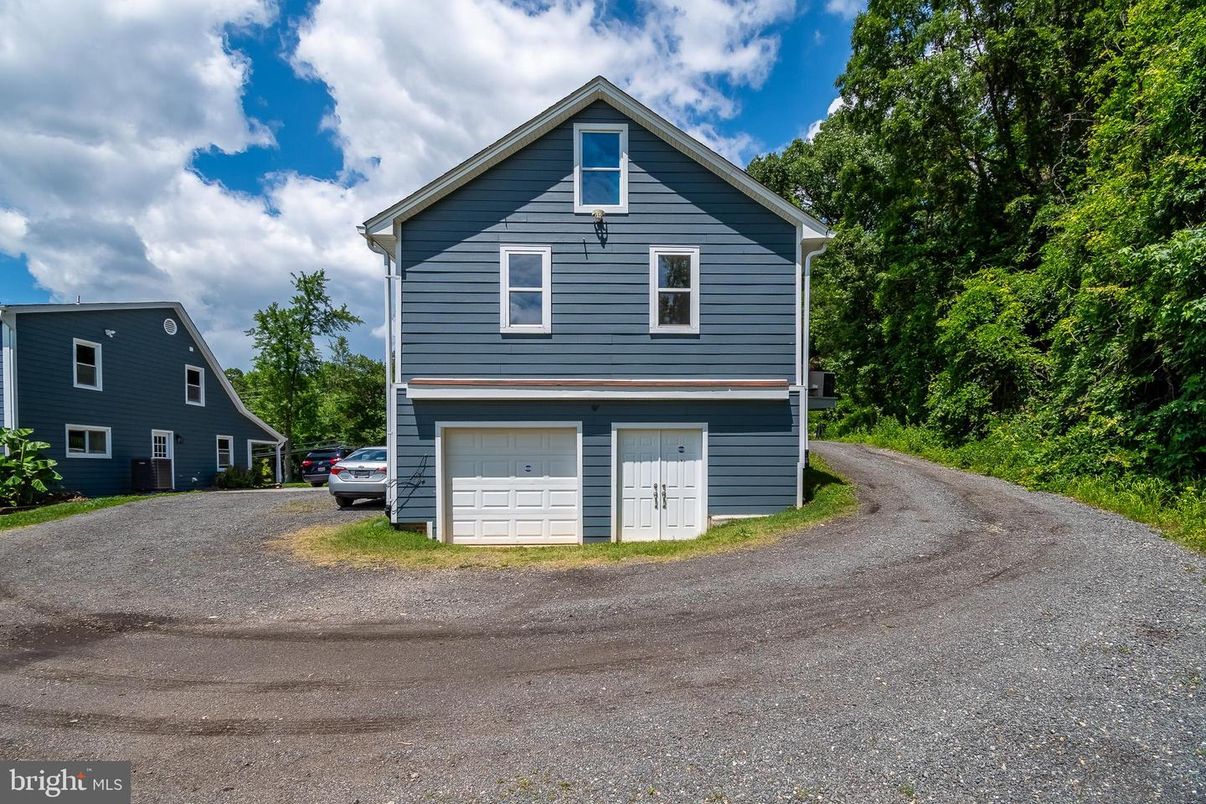 Attached, Exterior, Facade, Raised Ranch