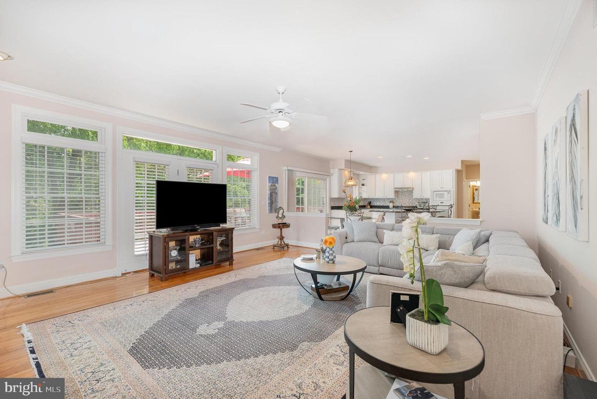 Interior, Kitchen, Living room, Pendant Lights, Recessed Lighting, Wood Texture Flooring