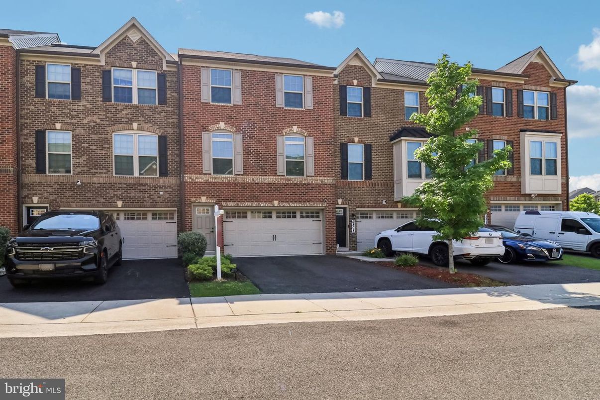 Attached, Exterior, Facade, Brick Facade, Rowhouse