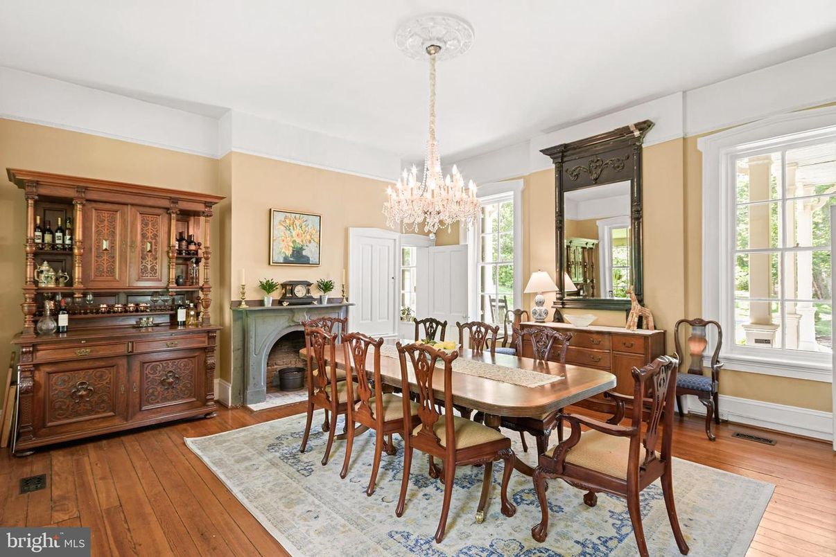 Chandelier, Dining room, Fireplace, Interior, Wood Texture Flooring