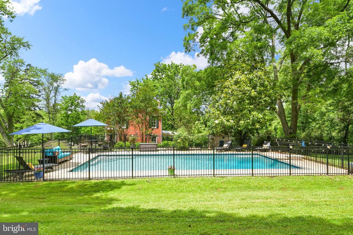Backyard, Exterior, Pool