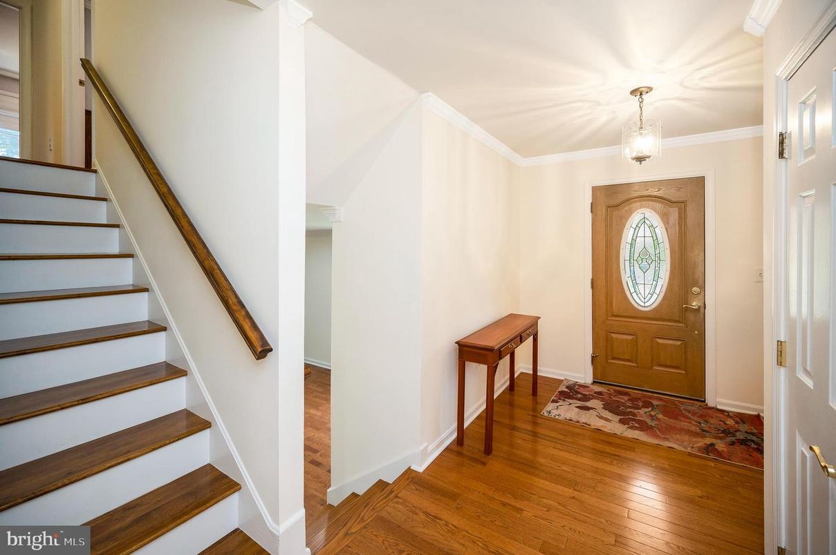 Chandelier, Interior, Wood Texture Flooring