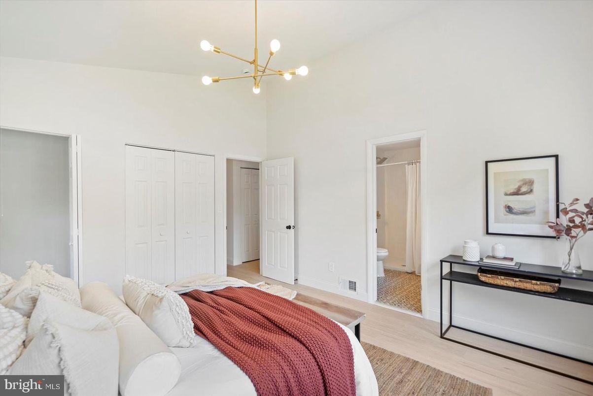 Bedroom, Interior, Pendant Lights, Wood Texture Flooring