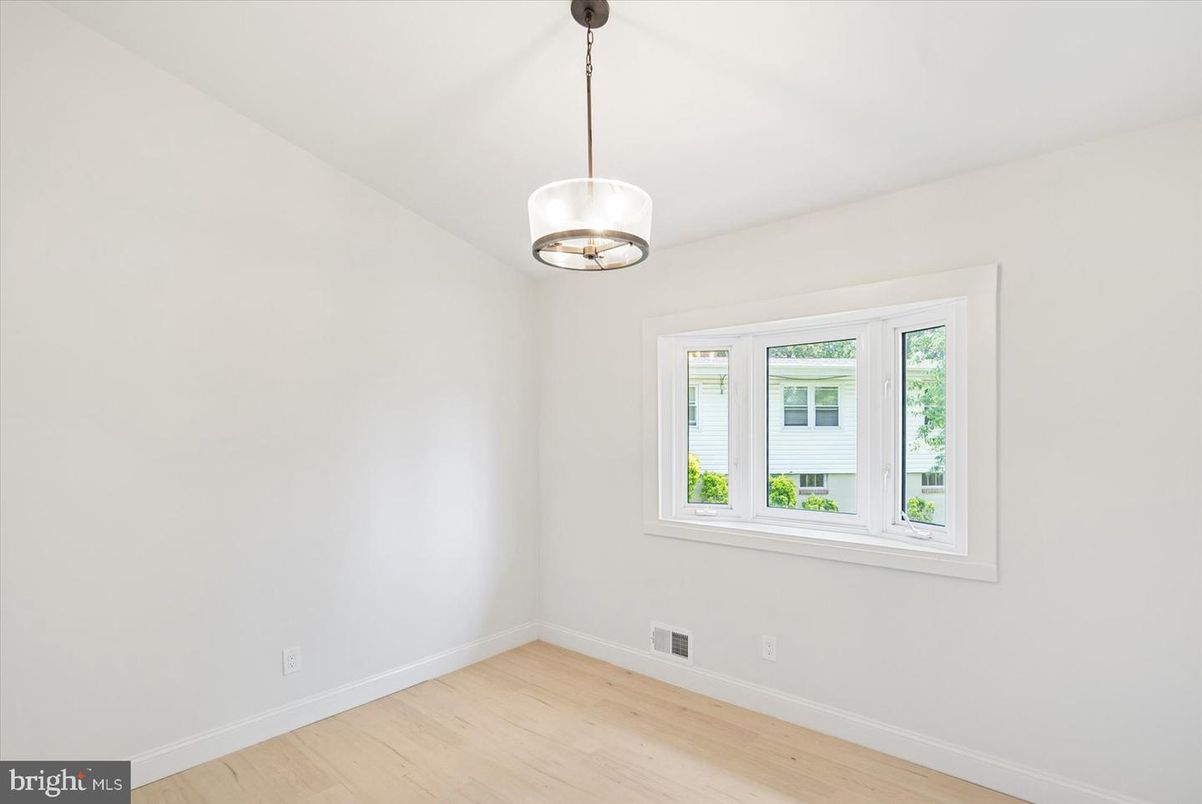 Empty room, Interior, Pendant Lights, Wood Texture Flooring