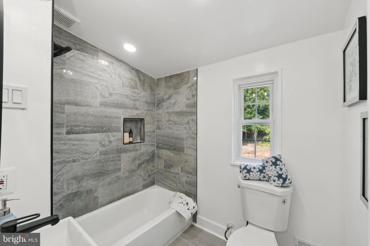 Bathroom, Interior, Marble Walls, Recessed Lighting