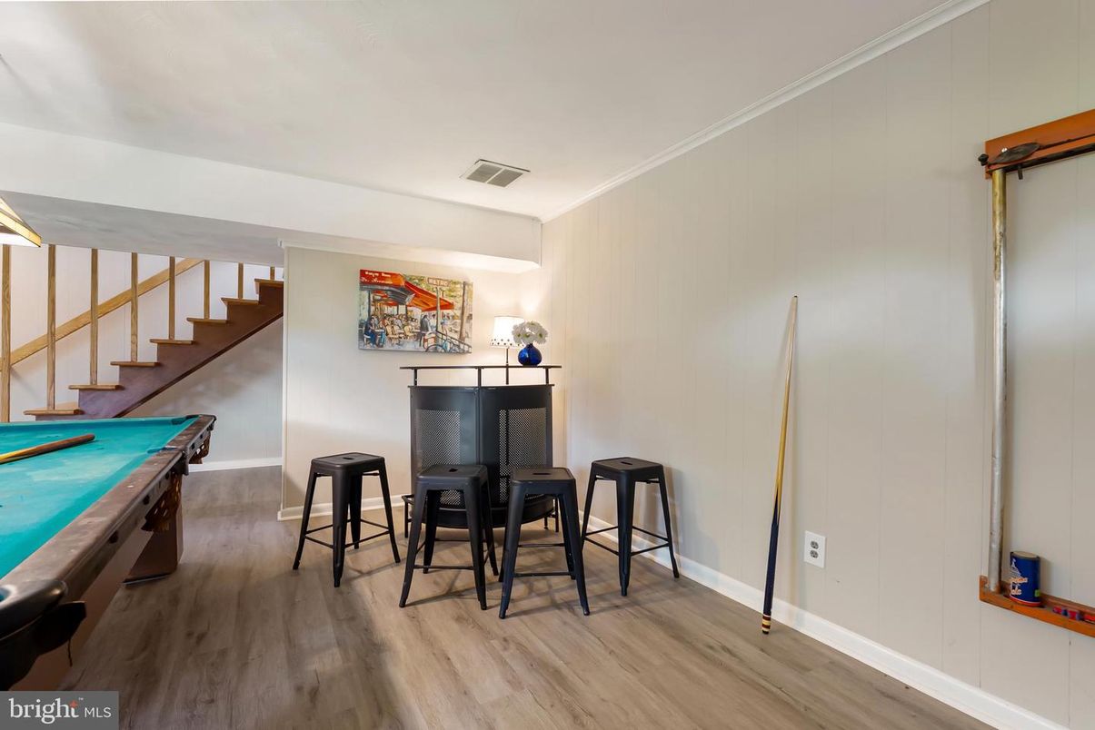 Billiard Table, Game Room, Interior, Wood Texture Flooring
