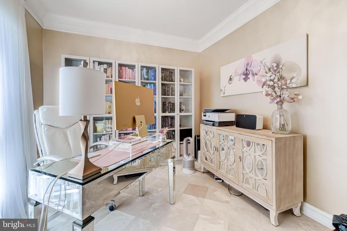 Home Office, Interior