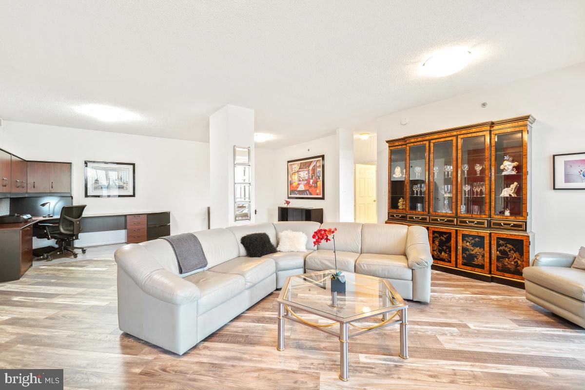 Home Office, Interior, Living room, Recessed Lighting, Wood Texture Flooring