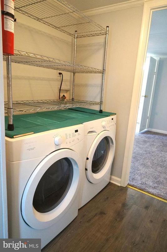 Interior, Utility Closets, Washer, Wood Texture Flooring