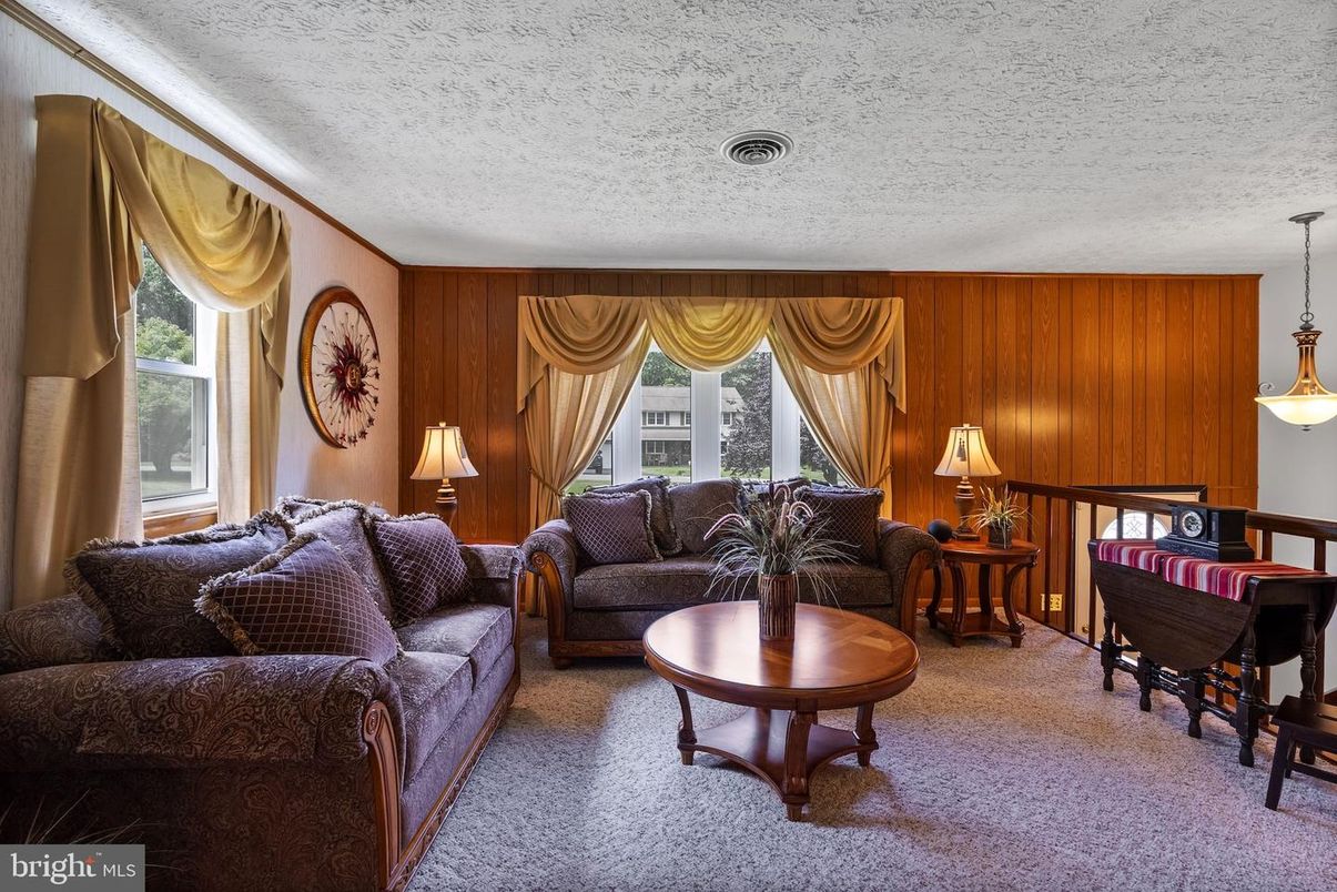 Dining room, Interior, Living room, Pendant Lights
