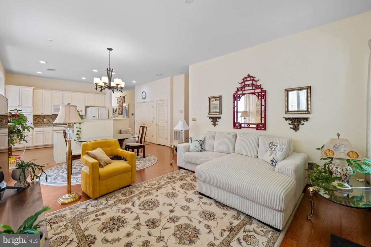 Chandelier, Interior, Kitchen, Living room, Pendant Lights, Recessed Lighting, Wood Texture Flooring
