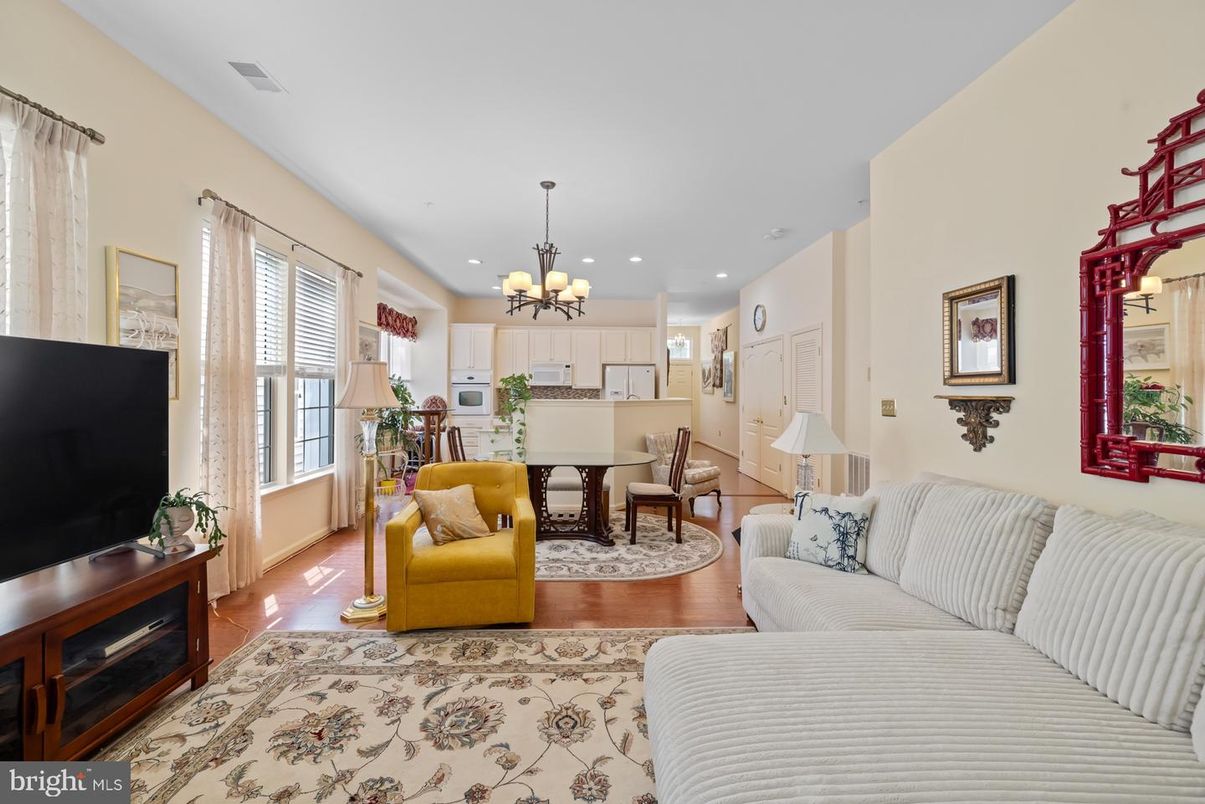 Chandelier, Dining room, Interior, Kitchen, Living room, Recessed Lighting, Wood Texture Flooring