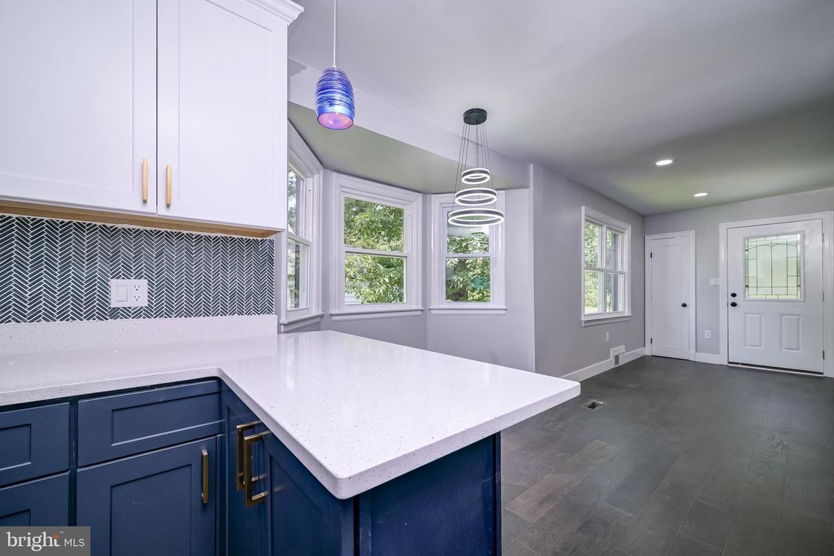 Empty room, Interior, Pendant Lights, Recessed Lighting, Wood Texture Flooring