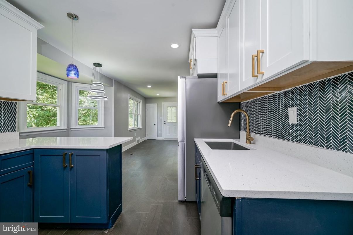Interior, Kitchen, Pendant Lights, Recessed Lighting, Wood Texture Flooring