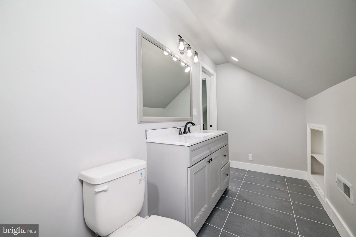 Bathroom, Interior, Recessed Lighting