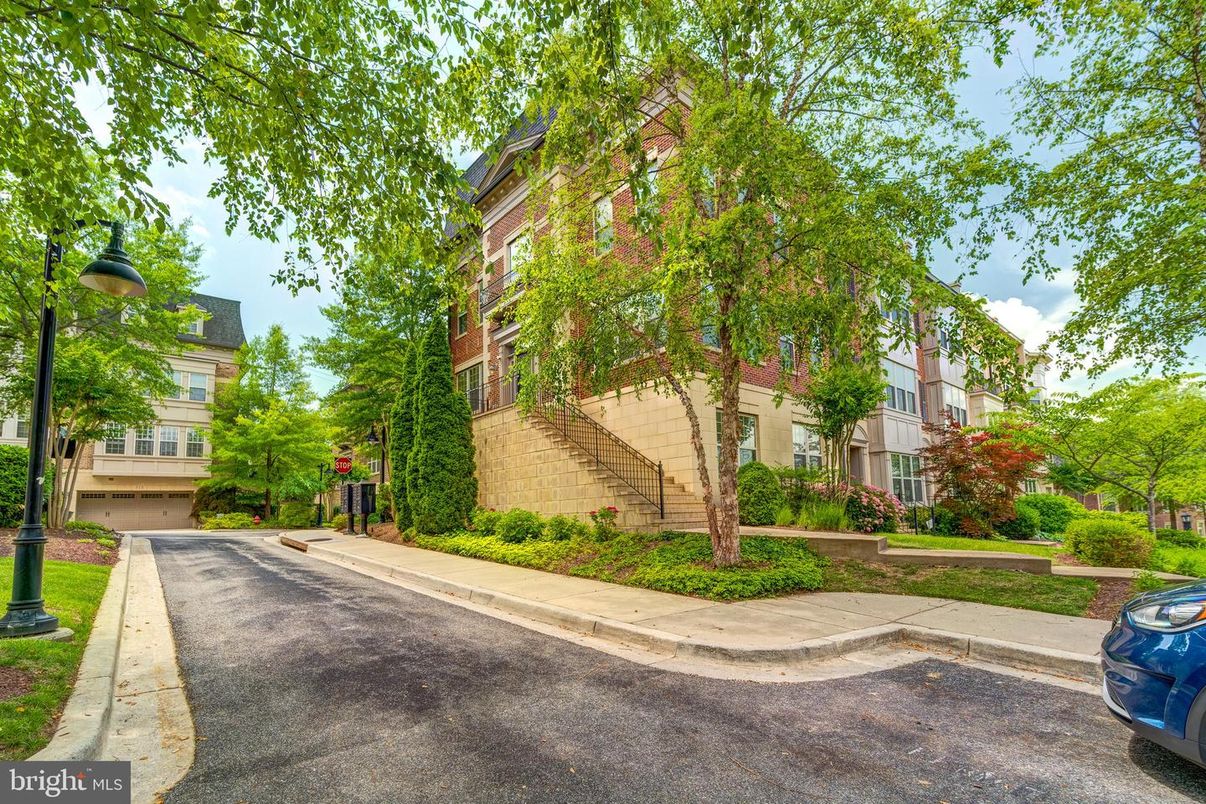 Exterior, Facade, Brick Facade, Rowhouse