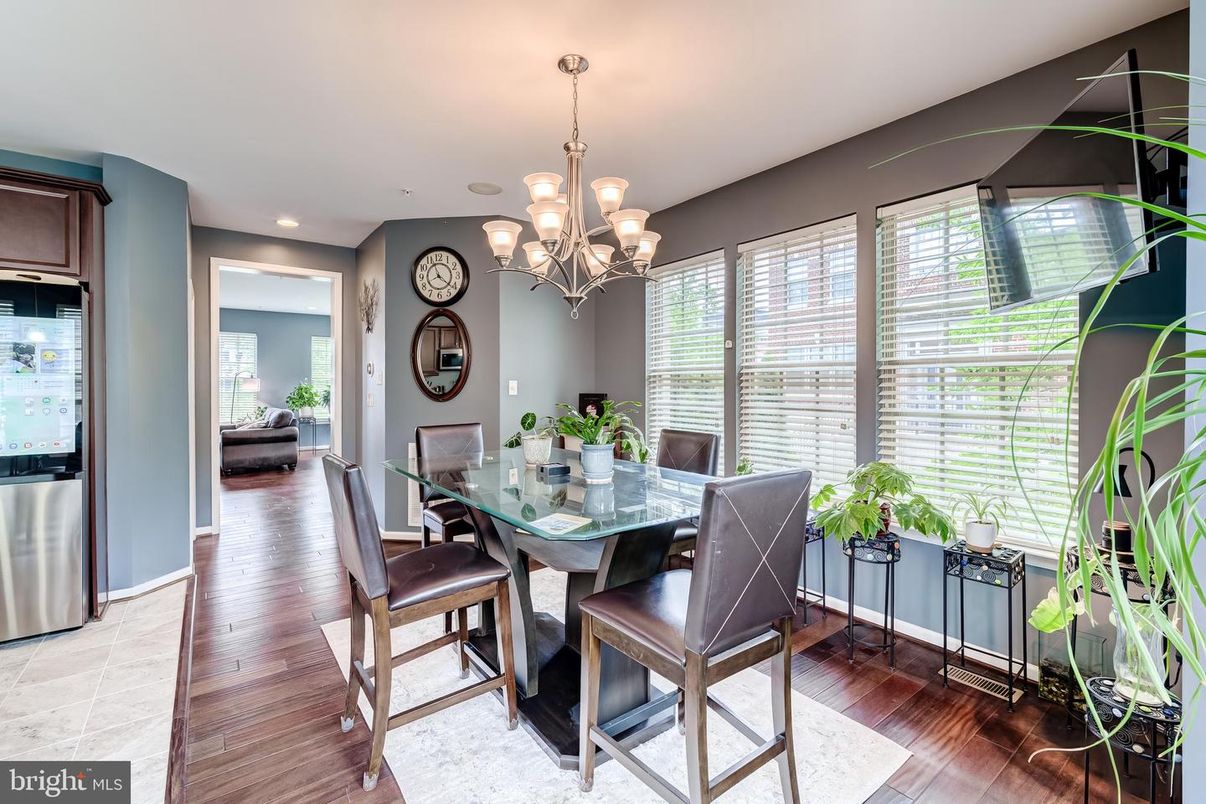 Chandelier, Dining room, Interior, Recessed Lighting, Wood Texture Flooring