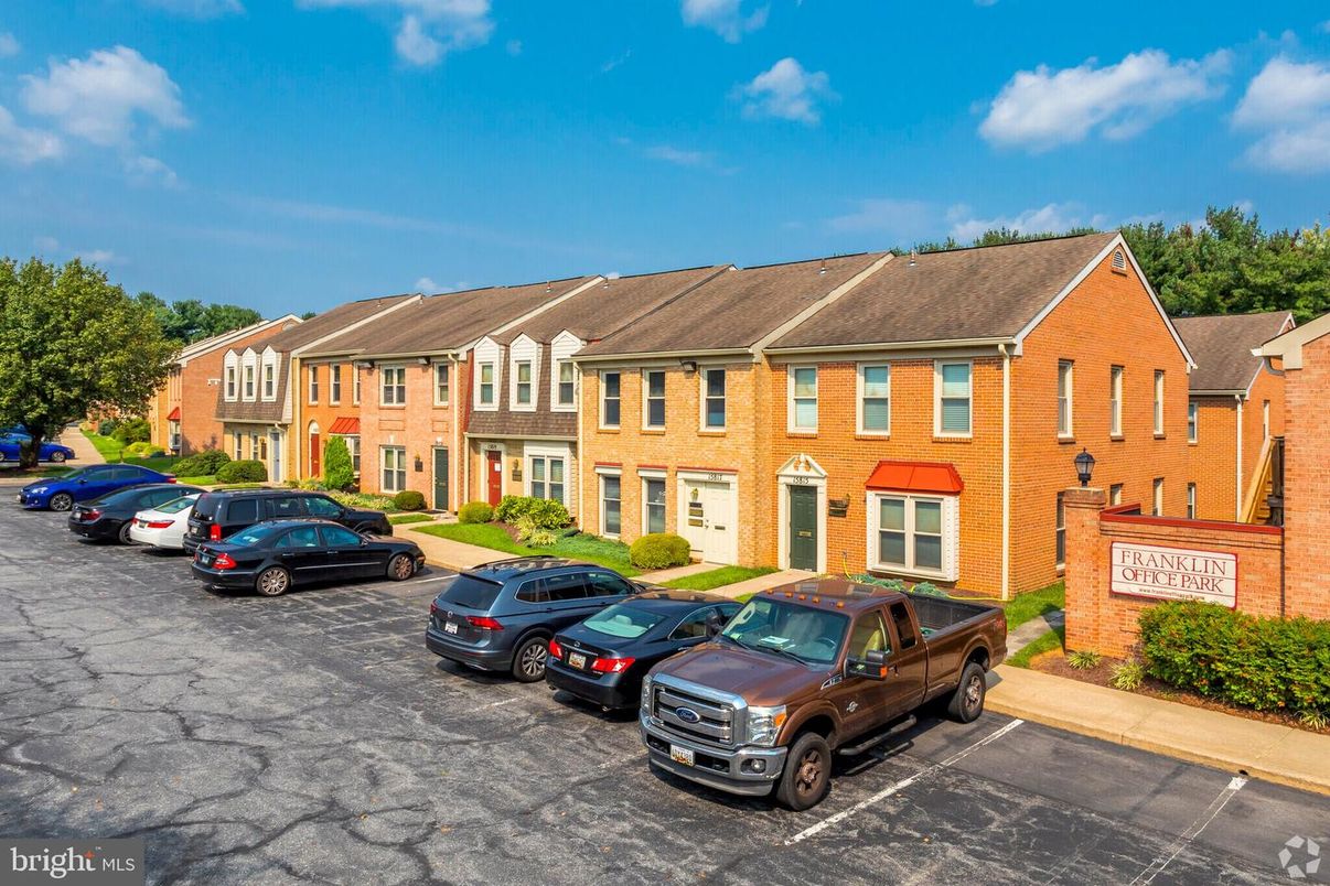 Exterior, Facade, Brick Facade, Rowhouse