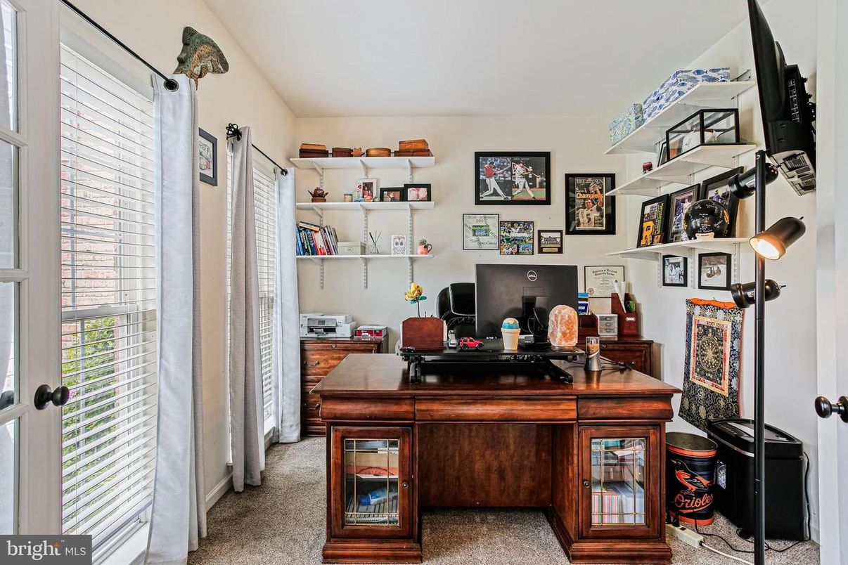 Home Office, Interior