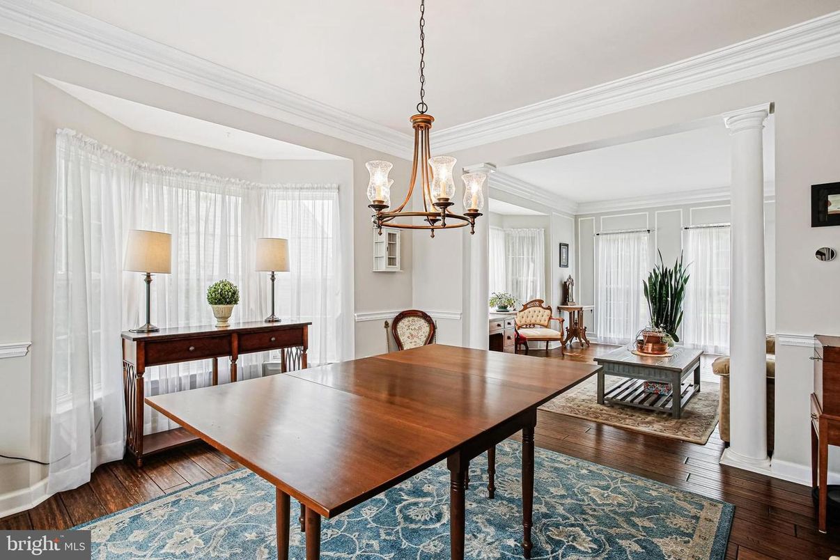 Chandelier, Dining room, Interior, Living room, Pendant Lights, Wood Texture Flooring