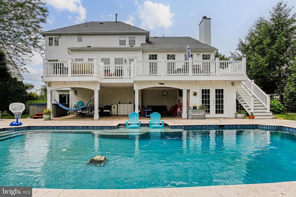 Exterior, Pool