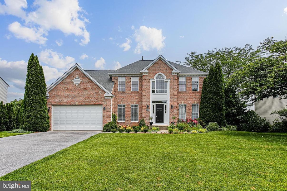 Attached, Exterior, Facade, Brick Facade, Brick Traditional