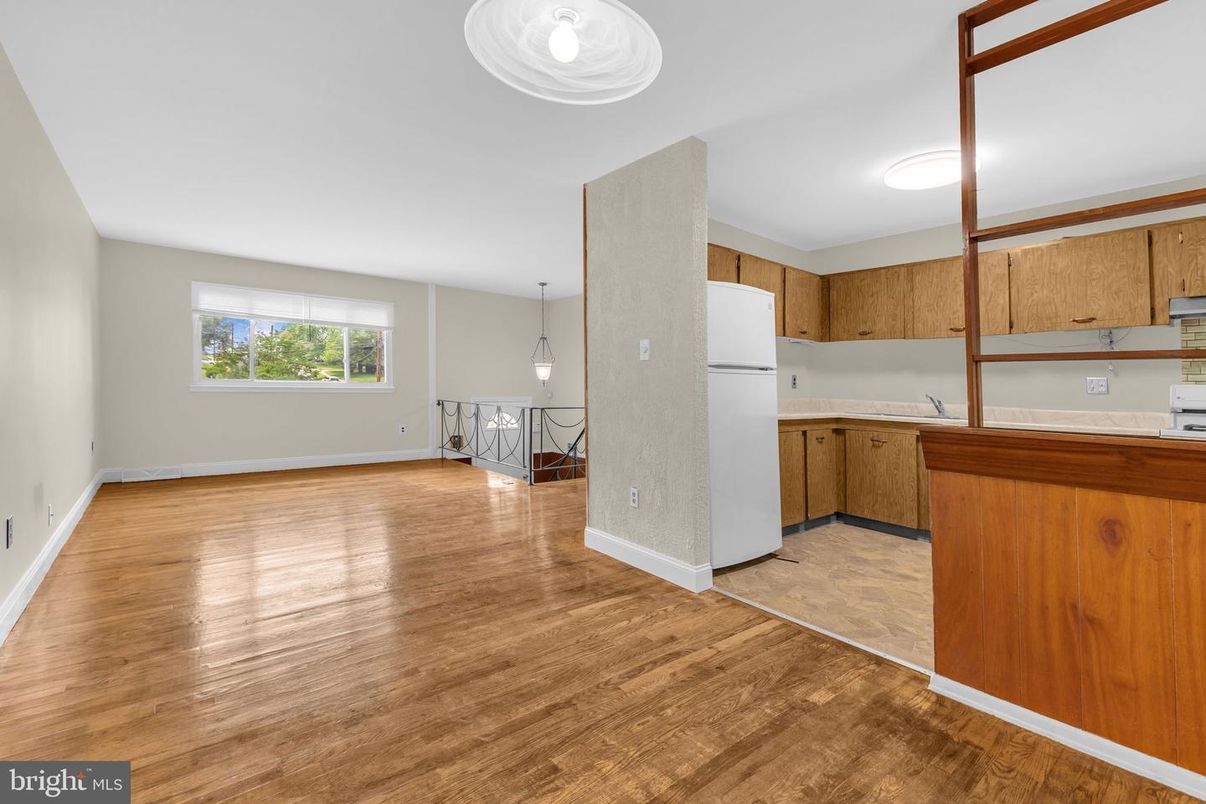 Interior, Kitchen, Pendant Lights, Wood Texture Flooring