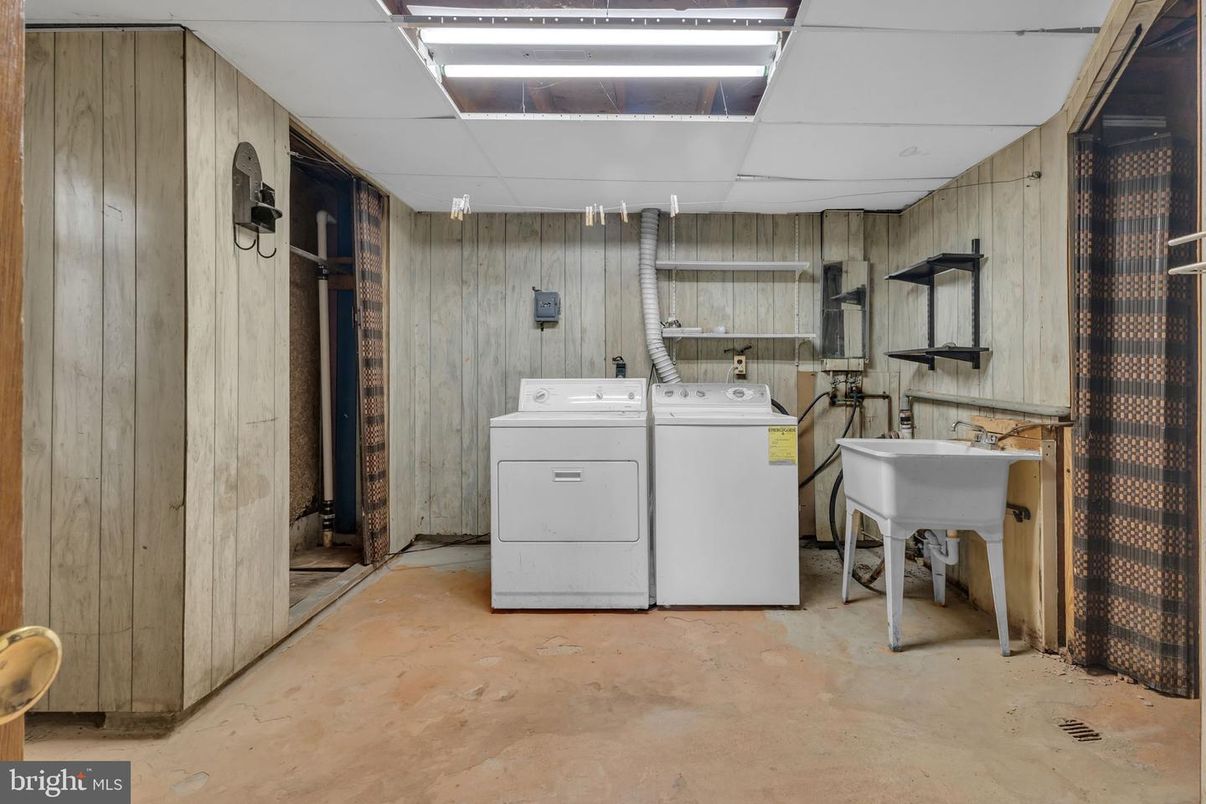Interior, Washer, Wooden Walls