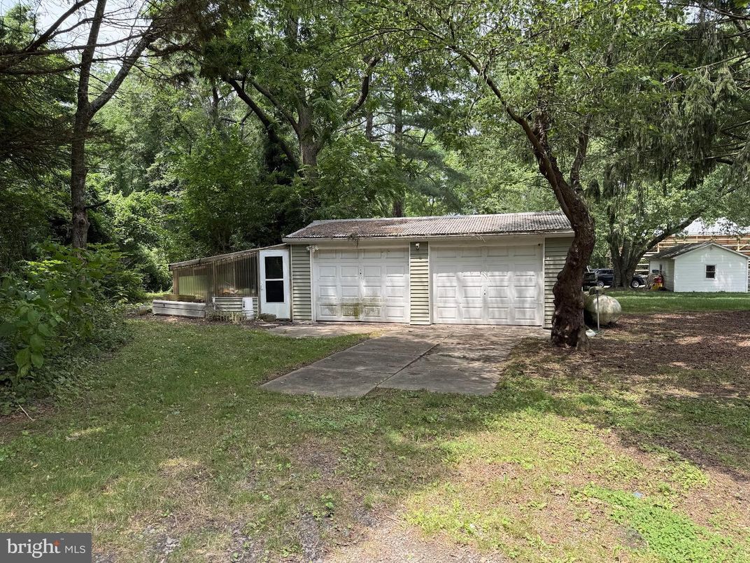 Backyard, Detached Garage, Exterior