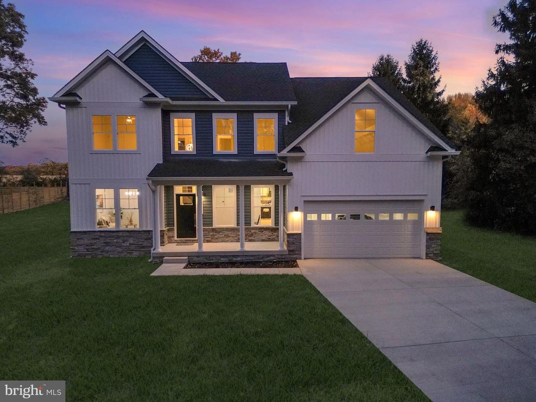 Attached, Exterior, Facade, Farmhouse