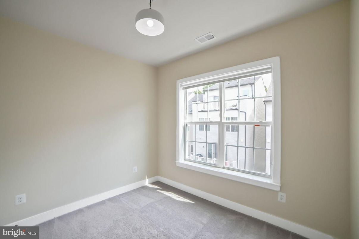 Empty room, Interior, Pendant Lights
