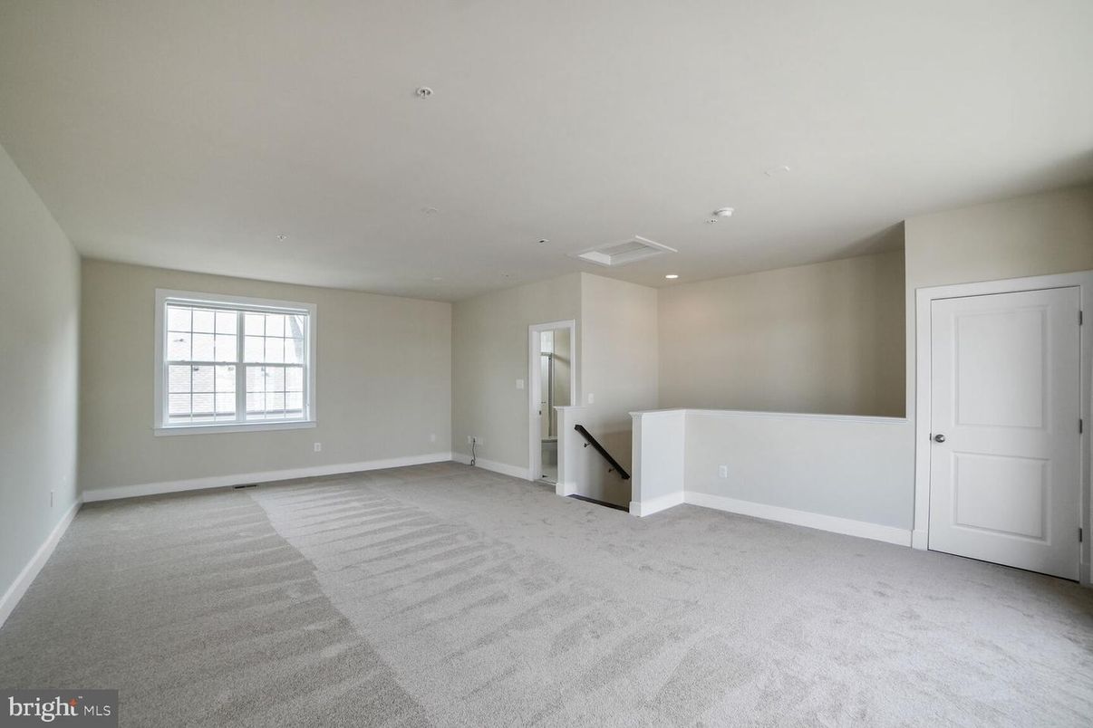 Empty room, Interior, Recessed Lighting
