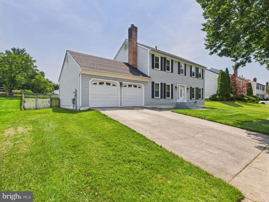 Attached, Backyard, Exterior, Facade, Georgian
