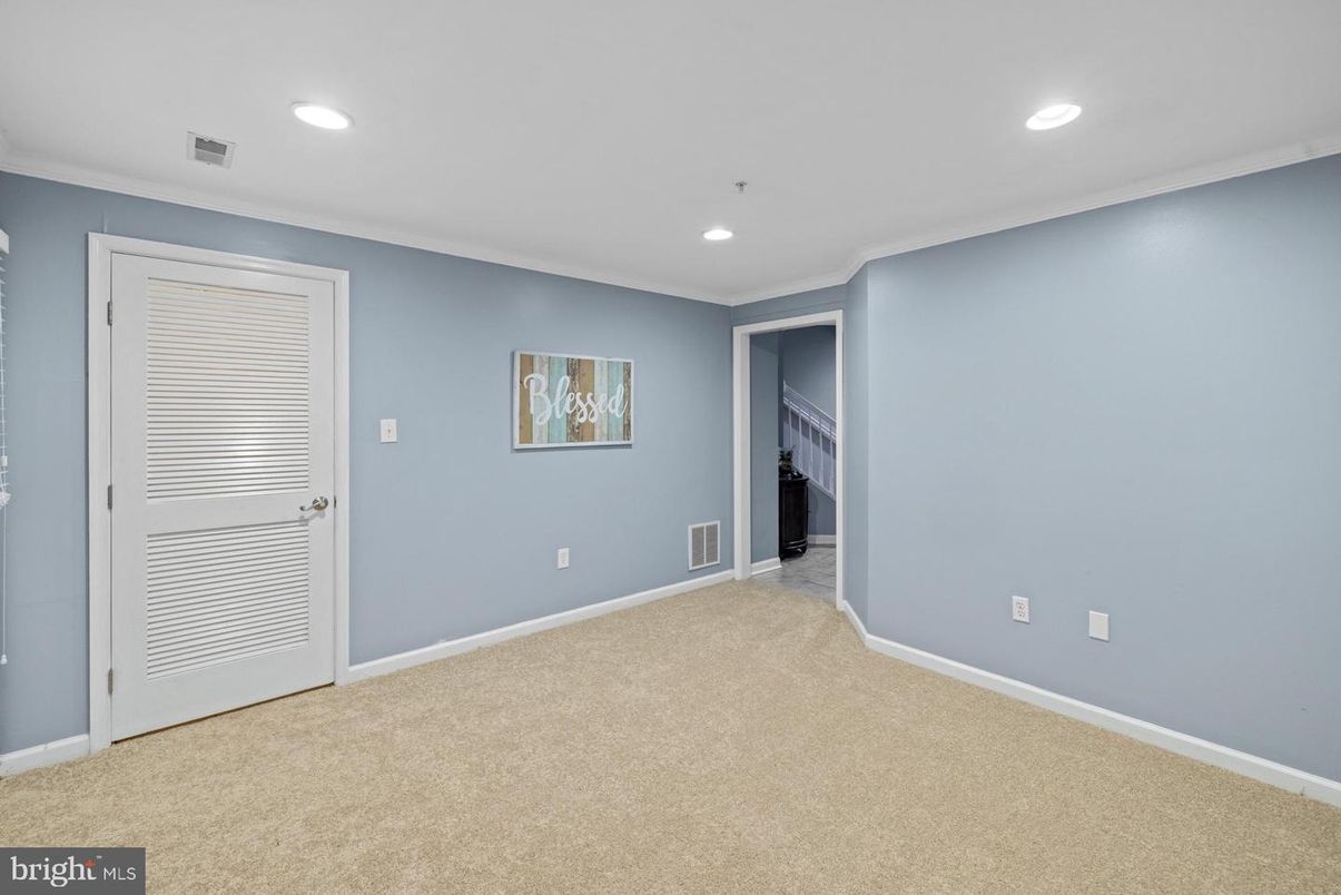 Empty room, Interior, Recessed Lighting