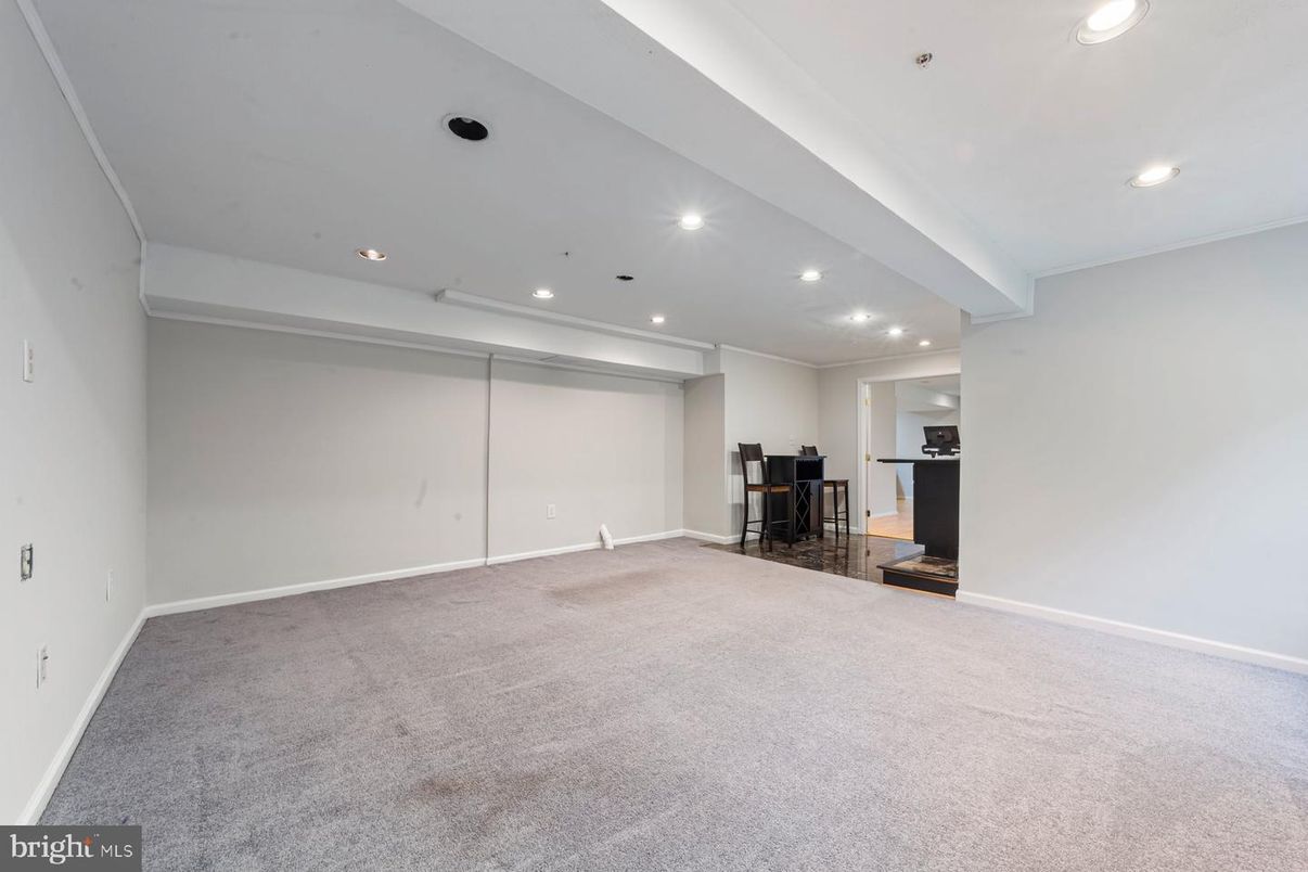 Empty room, Interior, Recessed Lighting