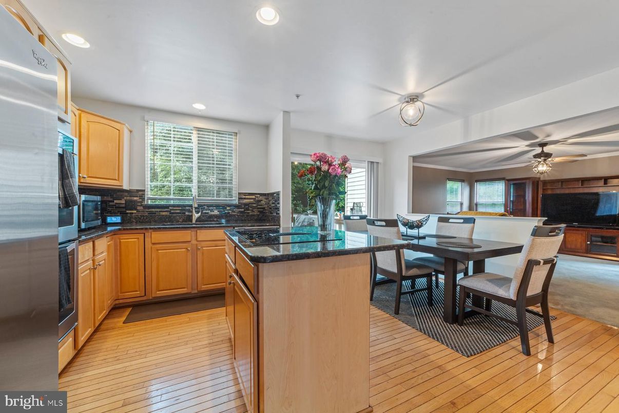Dining room, Interior, Kitchen, Recessed Lighting, Wood Texture Flooring