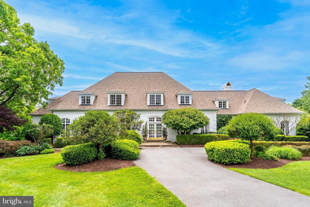 Backyard, Exterior, Facade, French Provincial