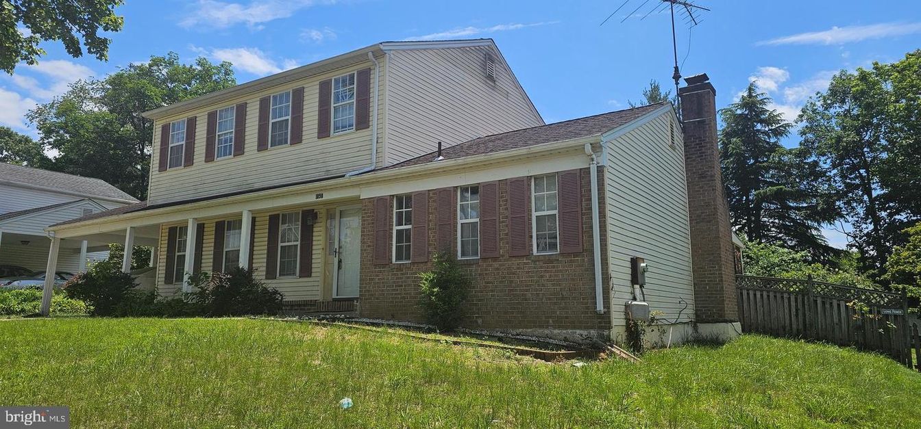 Exterior, Facade, Brick Facade, Cape Cod