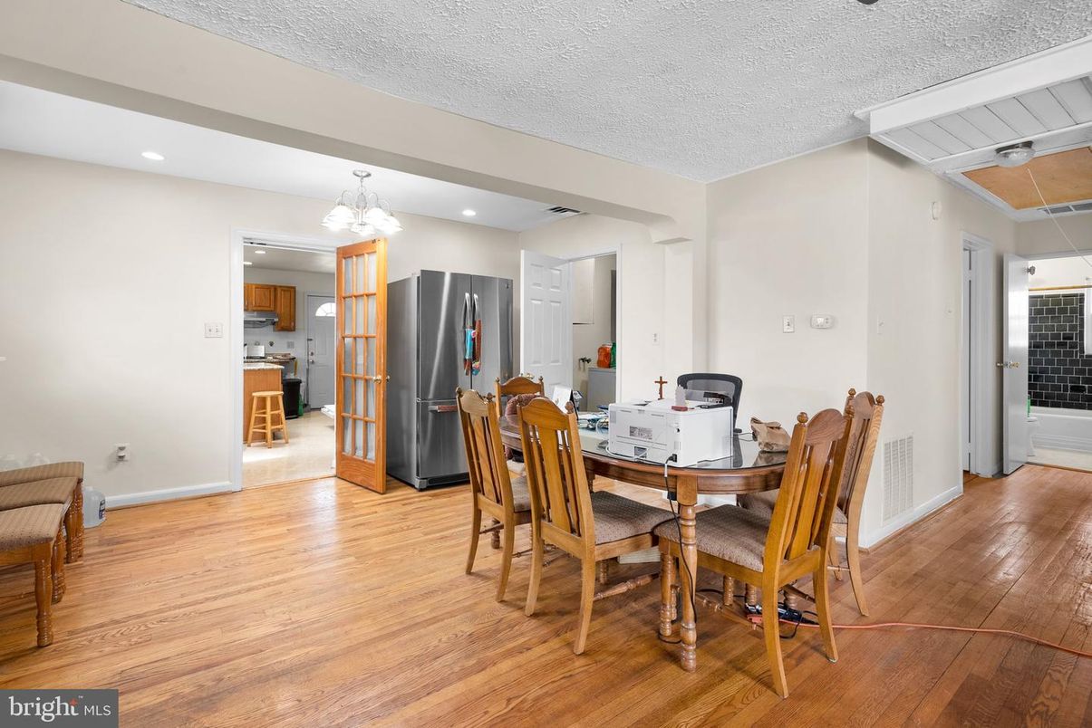 Chandelier, Dining room, Interior, Kitchen, Pendant Lights, Recessed Lighting, Wood Texture Flooring