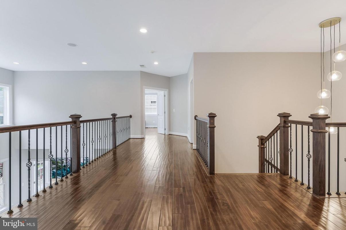Interior, Pendant Lights, Recessed Lighting, Wood Texture Flooring