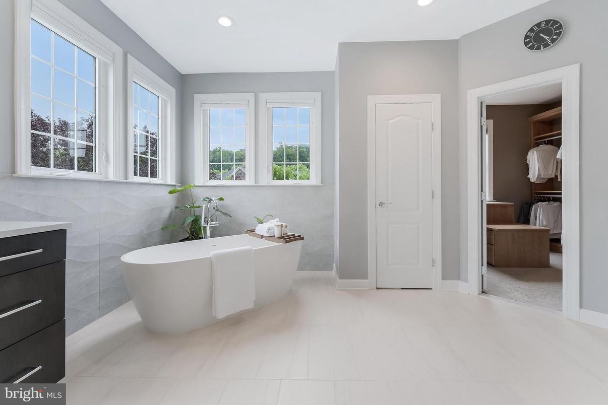 Bathroom, Free Standing Baths, Interior, Recessed Lighting
