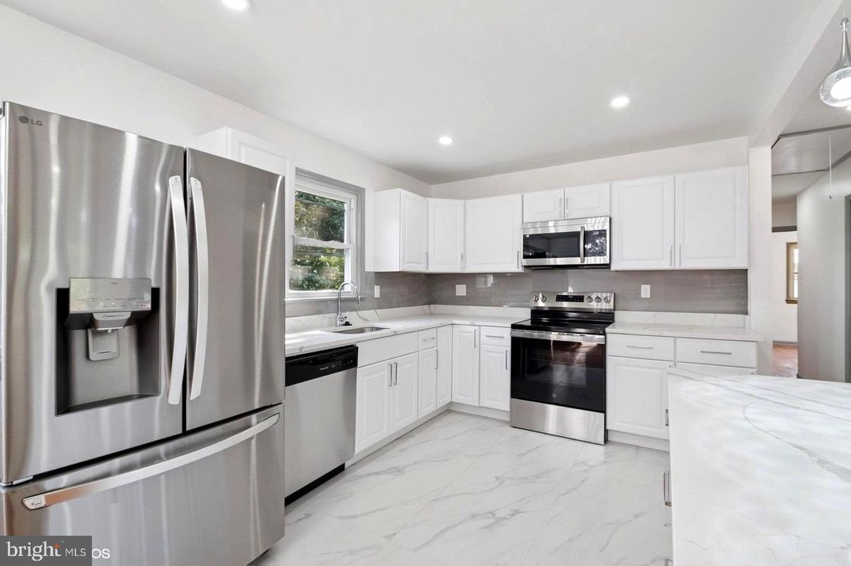 Interior, Kitchen, Marble, Recessed Lighting, Stainless Steel Appliances