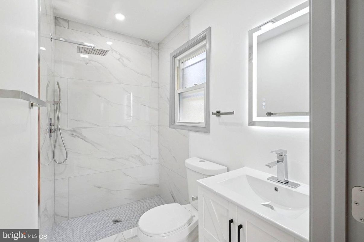 Bathroom, Interior, Marble Walls, Recessed Lighting