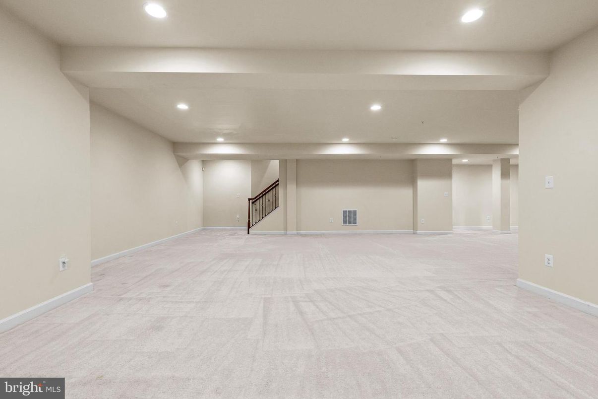Empty room, Interior, Recessed Lighting