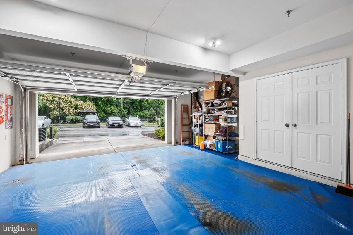 Garage, Interior